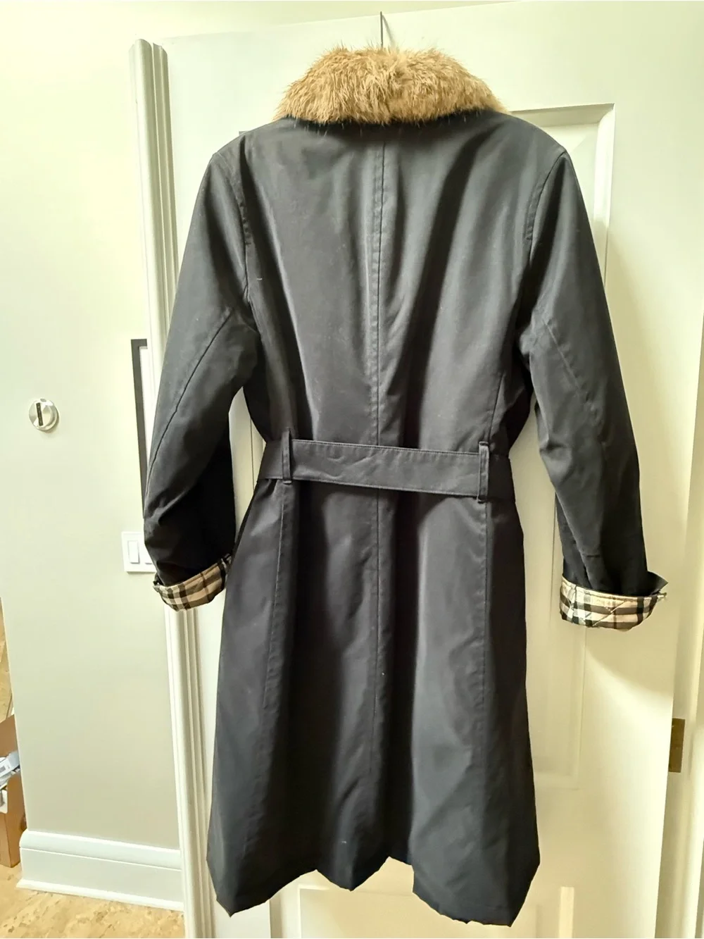 Burberry Black Trench Coat with Tan Fur Collar and Check Lining - Picture 8 of 10